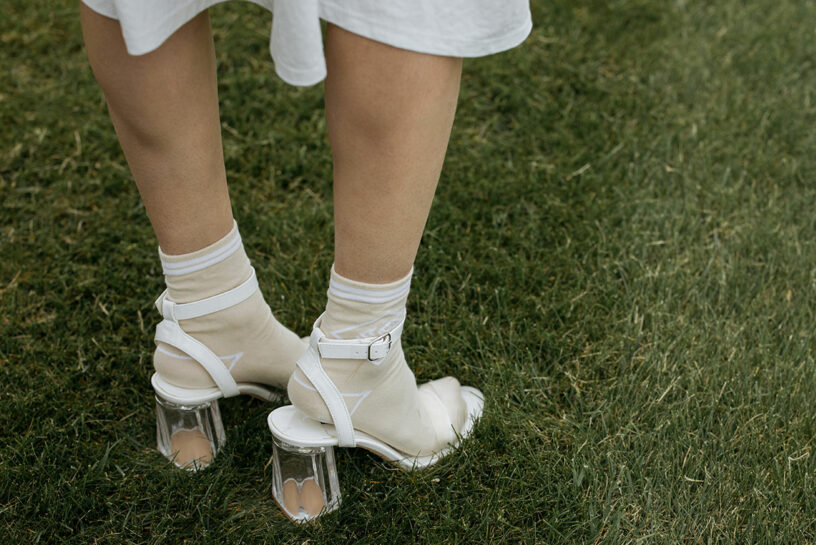 Calcetines y sandalias, un binomio único que es tendencia